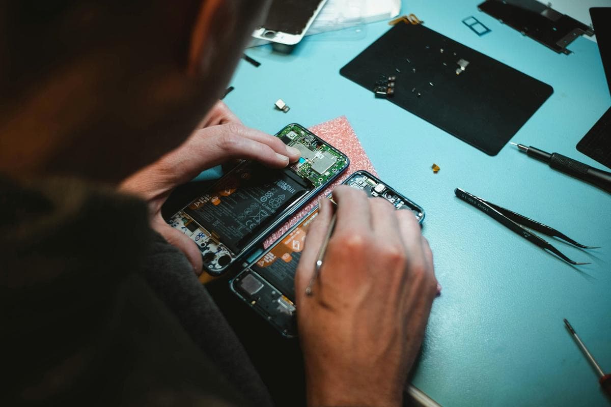 Telefoonbatterij vervangen: zelf doen of laten repareren?